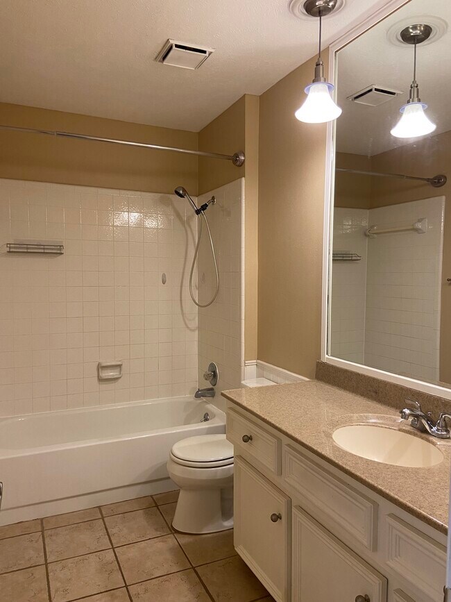 Building Photo - 3815 Oak Gardens Dr