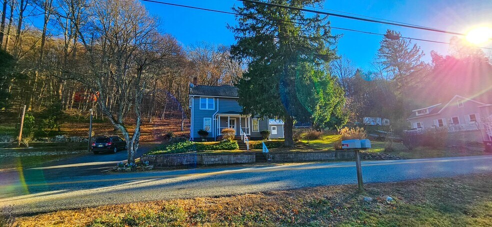 Building Photo - 116 Musconetcong River Rd