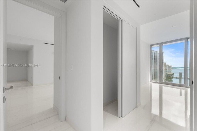 Building Photo - 300 Biscayne Blvd Way