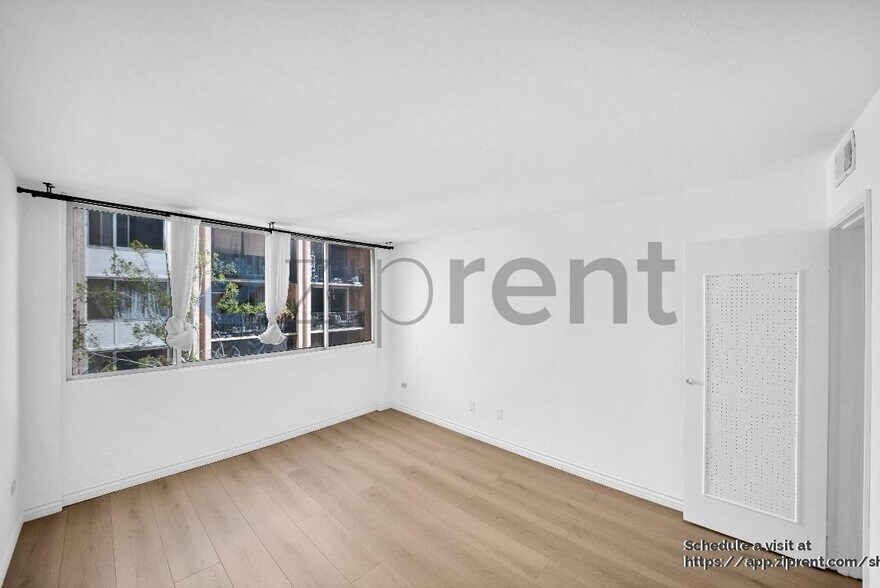 Building Photo - 421 La Fayette Park Pl