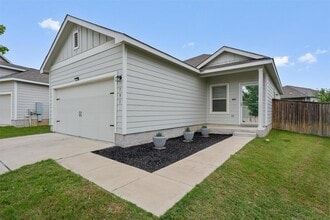 Building Photo - 791 Circle Wy