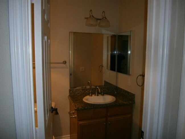 Building Photo - 2 Bedroom-2 Bathroom Single Story Condo; 2nd Floor unit in La Mesa