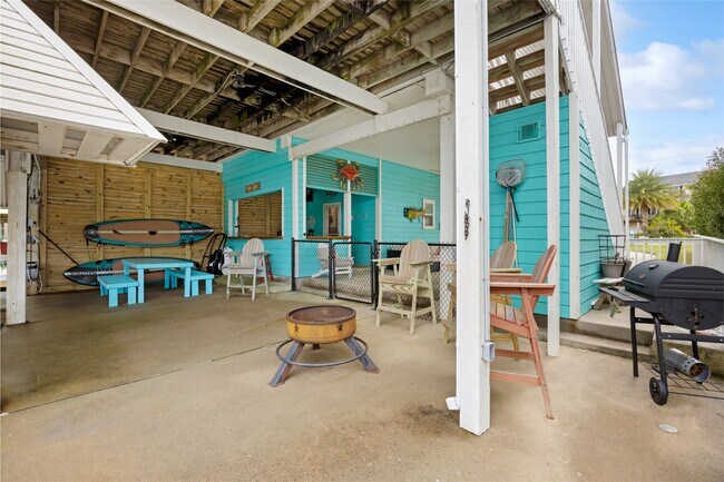 Building Photo - 1114 Tiki Dr