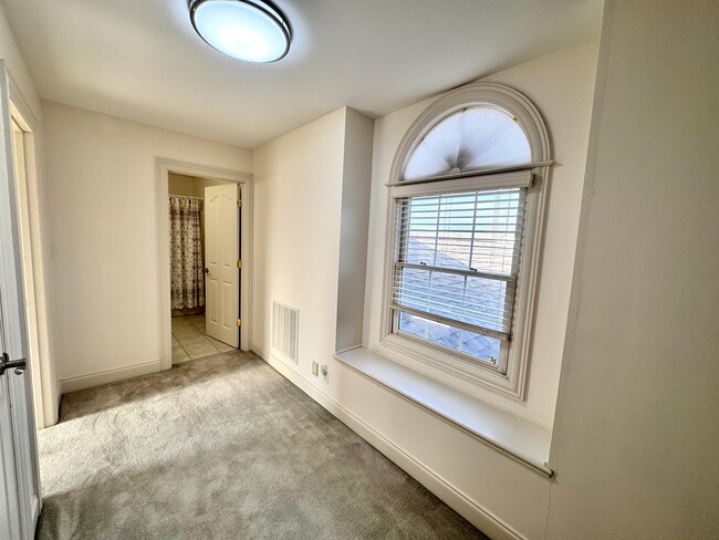 Building Photo - 88 St Annes Ct
