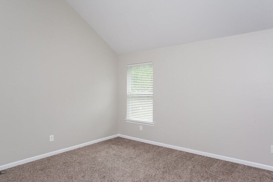 Building Photo - 2420 Valley Creek Dr