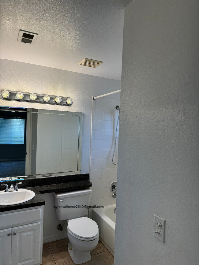 Building Photo - 90 Hidden Lake Dr