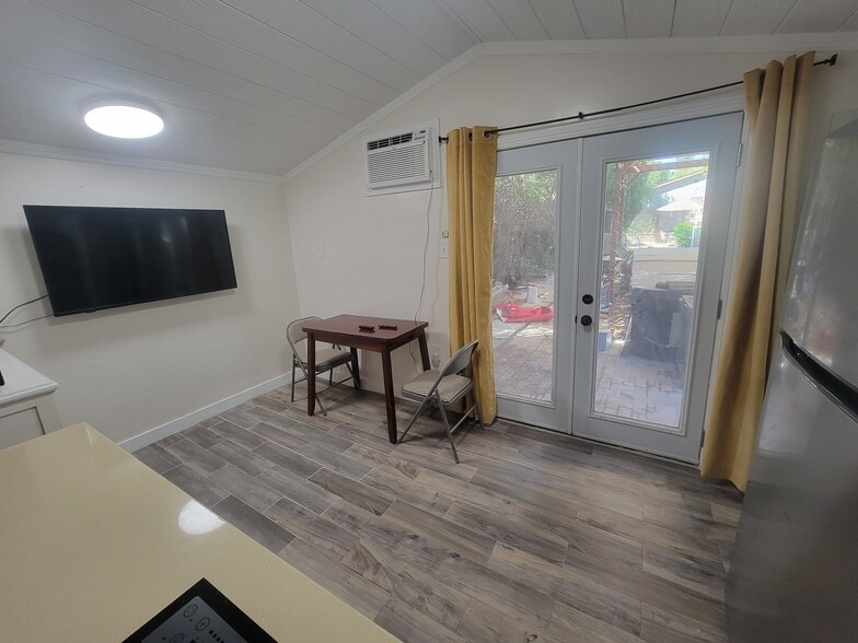 Building Photo - 11001 Darby Ave