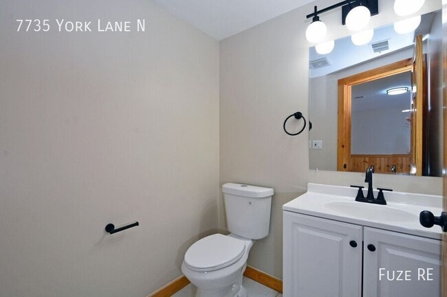 Building Photo - 7735 York Ln N