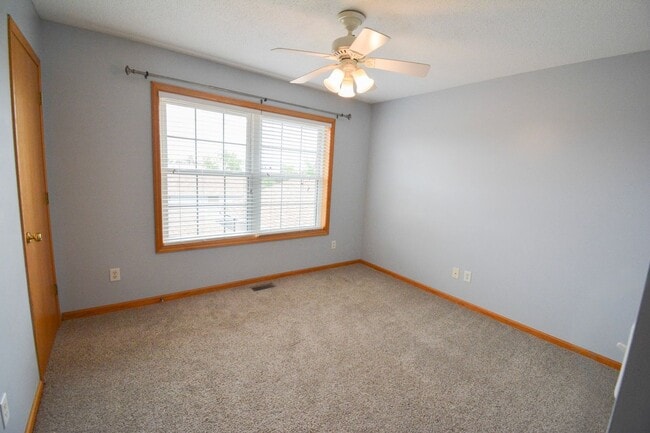 Building Photo - Spacious 2-story townhouse with extra garage space available!
