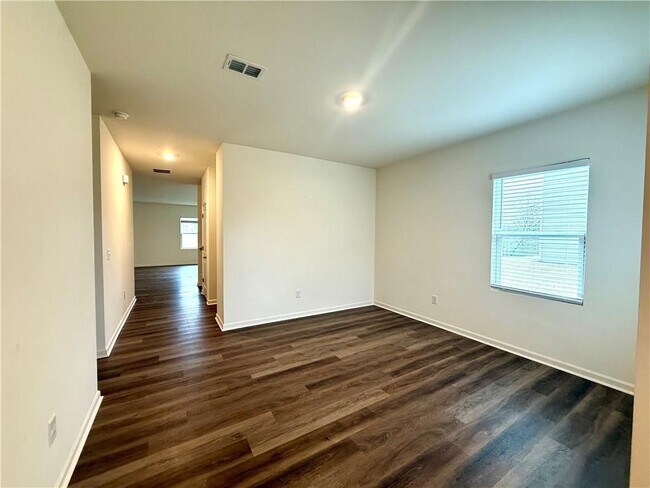 Building Photo - 119 Pond Ct