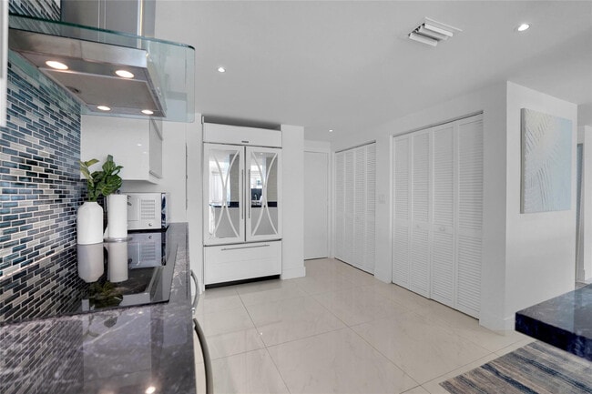 Building Photo - 3430 Galt Ocean Dr