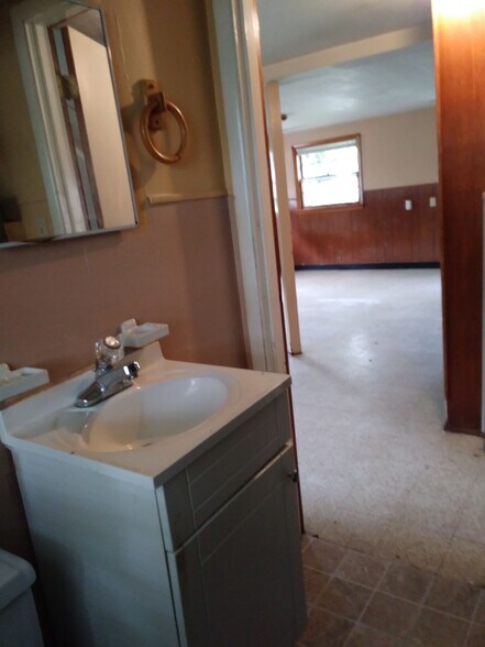 1/2 bath looking toward Lower Level room - 4113 Wooded Way