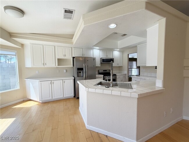 Building Photo - 3744 Crescent Canyon St