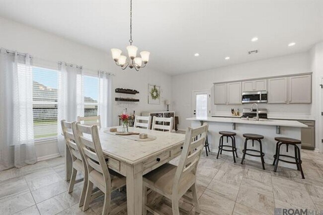 Building Photo - 4 Bedroom House Near LSU on Burbank