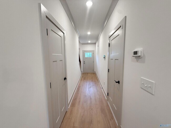 Building Photo - 18 Whispering Oak Dr SW