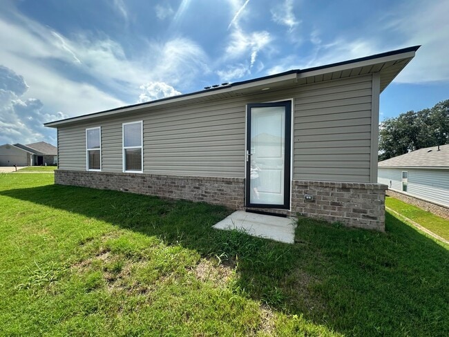 Building Photo - 71 Skyline Lp