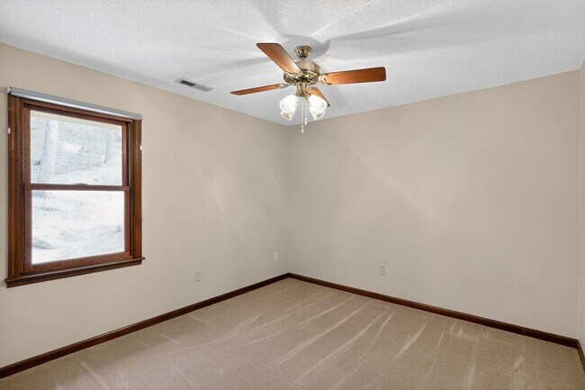 Building Photo - 14098 Stonefield Trail SE