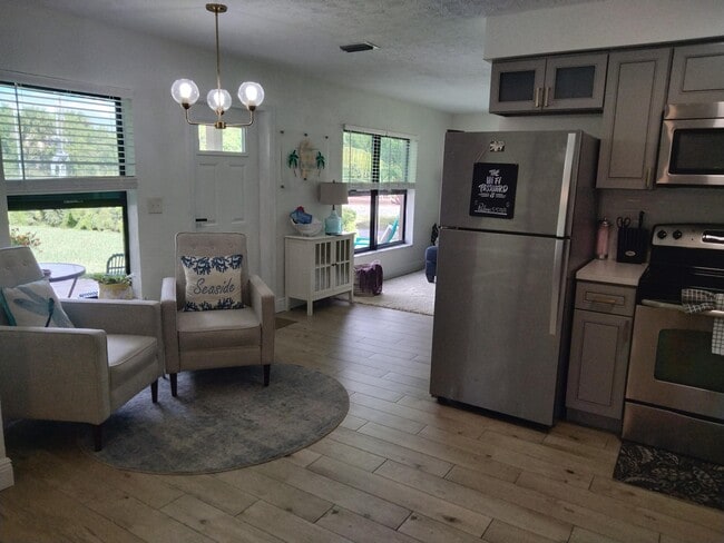 Building Photo - 1150 NE County Line Rd