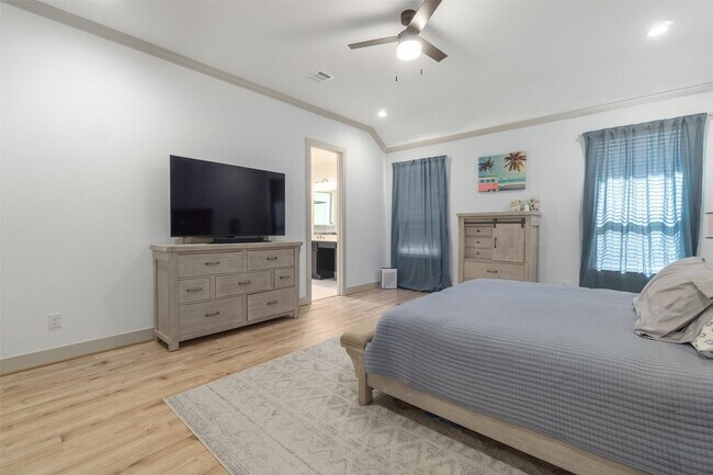 Building Photo - 2572 Ravenna Ct