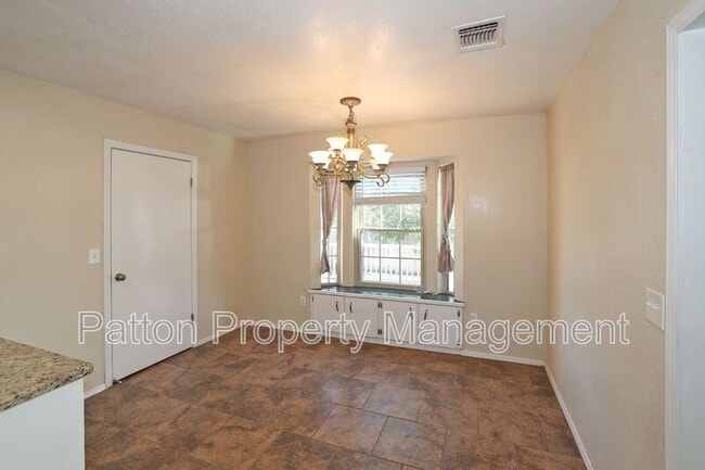 Building Photo - 2905 Salem Dr