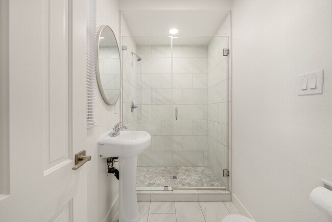 Building Photo - 35-35 Kennebec Ave