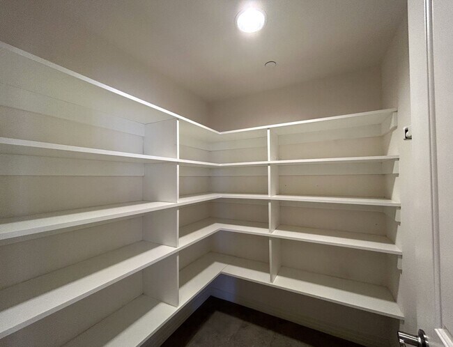 Building Photo - AVAILABLE NOW!! GORGEOUS 2 Bed 2.5 Bath Condo in La Quinta!