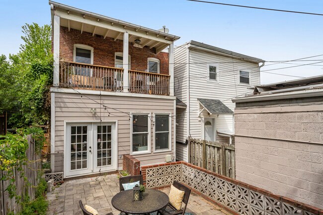 Building Photo - 1326 Otis Pl NW