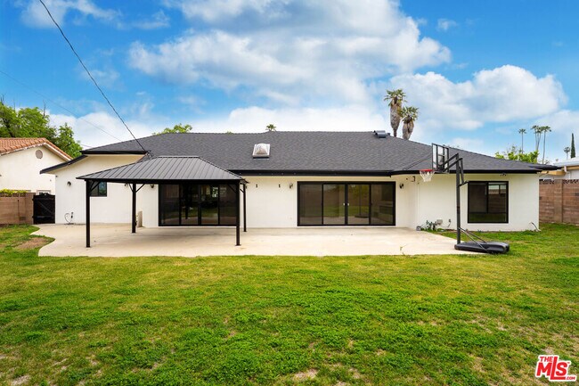 Building Photo - 4801 Heaven Ave