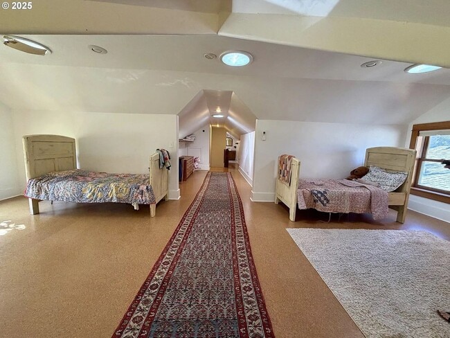 Building Photo - 1702 Cedar St