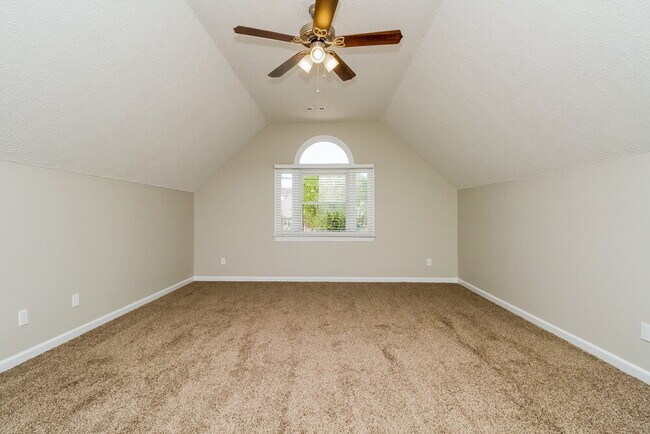 Building Photo - 412 Shadowood Dr