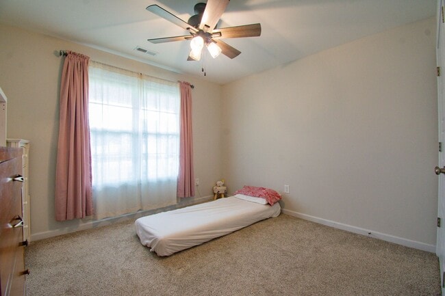 Building Photo - Coming Soon! 3 Bedroom 2 Bath with Bonus!