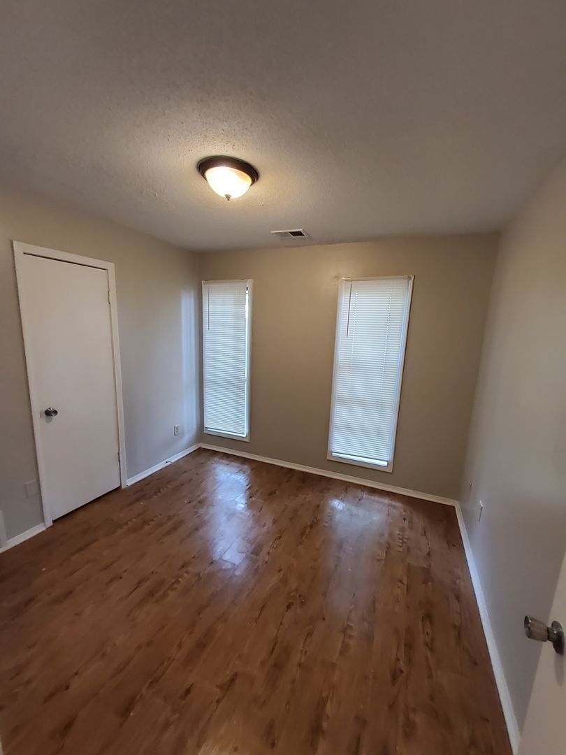 Building Photo - 591 Brockwood Ave