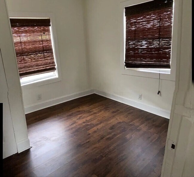 Building Photo - Charming bungalow 3/1 pet friendly blocks from Downtown St. Pete