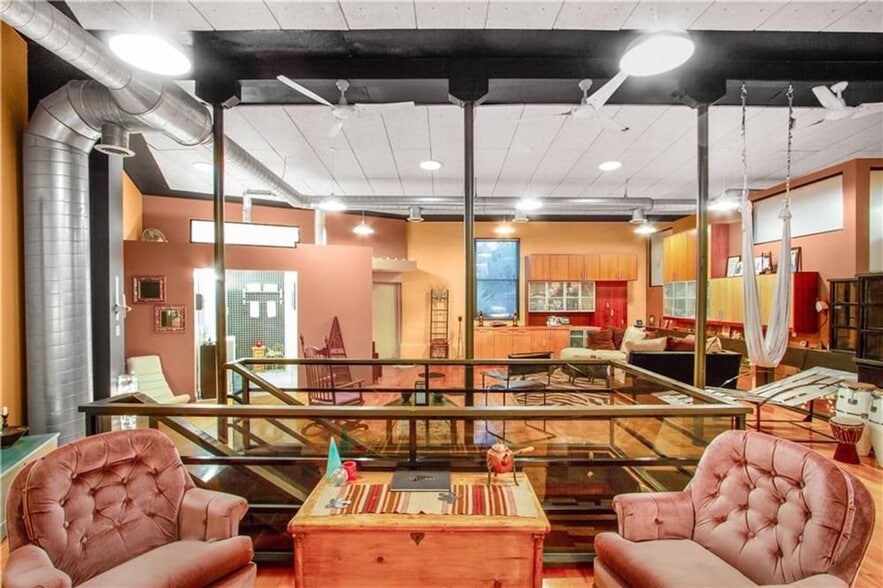 Building Photo - 847 Weeden St