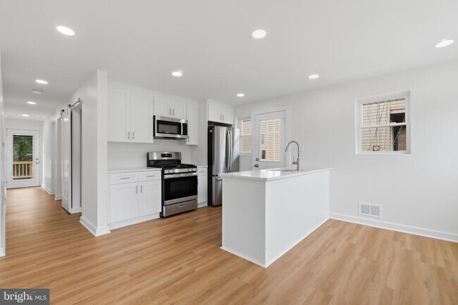 Building Photo - 1545 11th St S