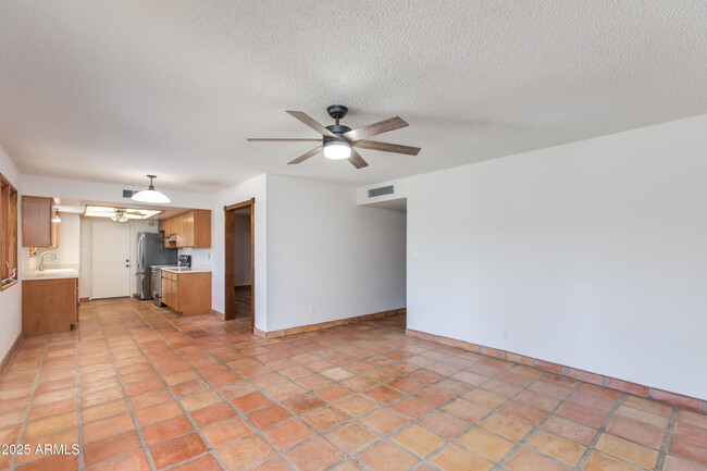 Building Photo - 1119 E Balboa Dr