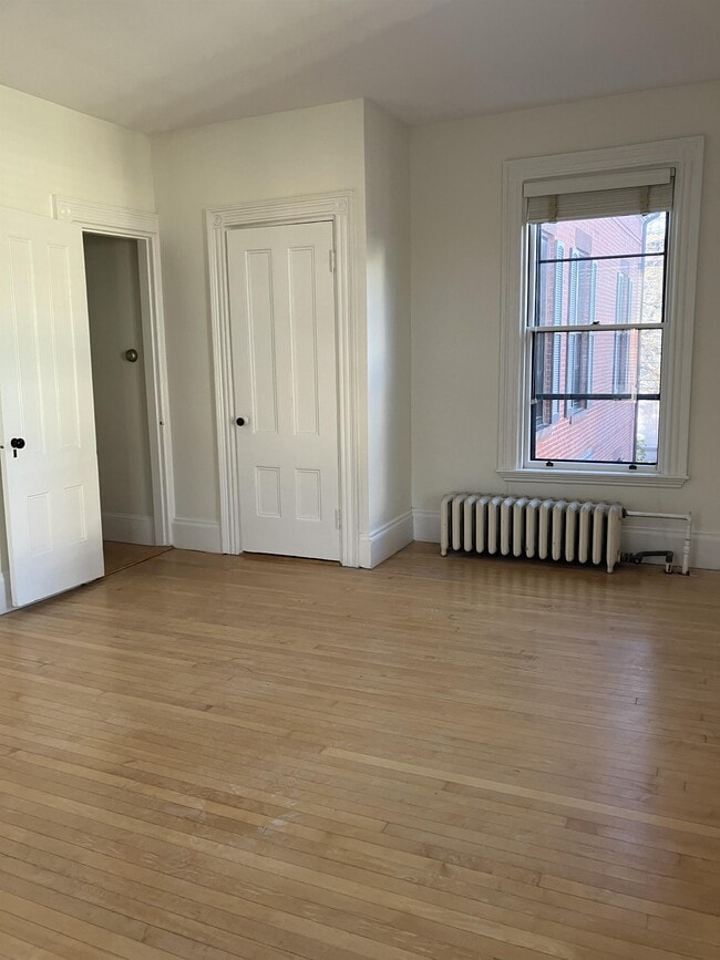 Building Photo - 322 Spring St