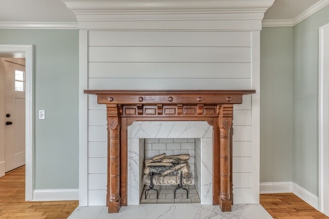 Building Photo - 5 Bedroom / 3.5 Bath Home Blountville, TN