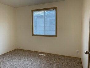 Building Photo - Quiet 4 bedroom two bath home in Aloha
