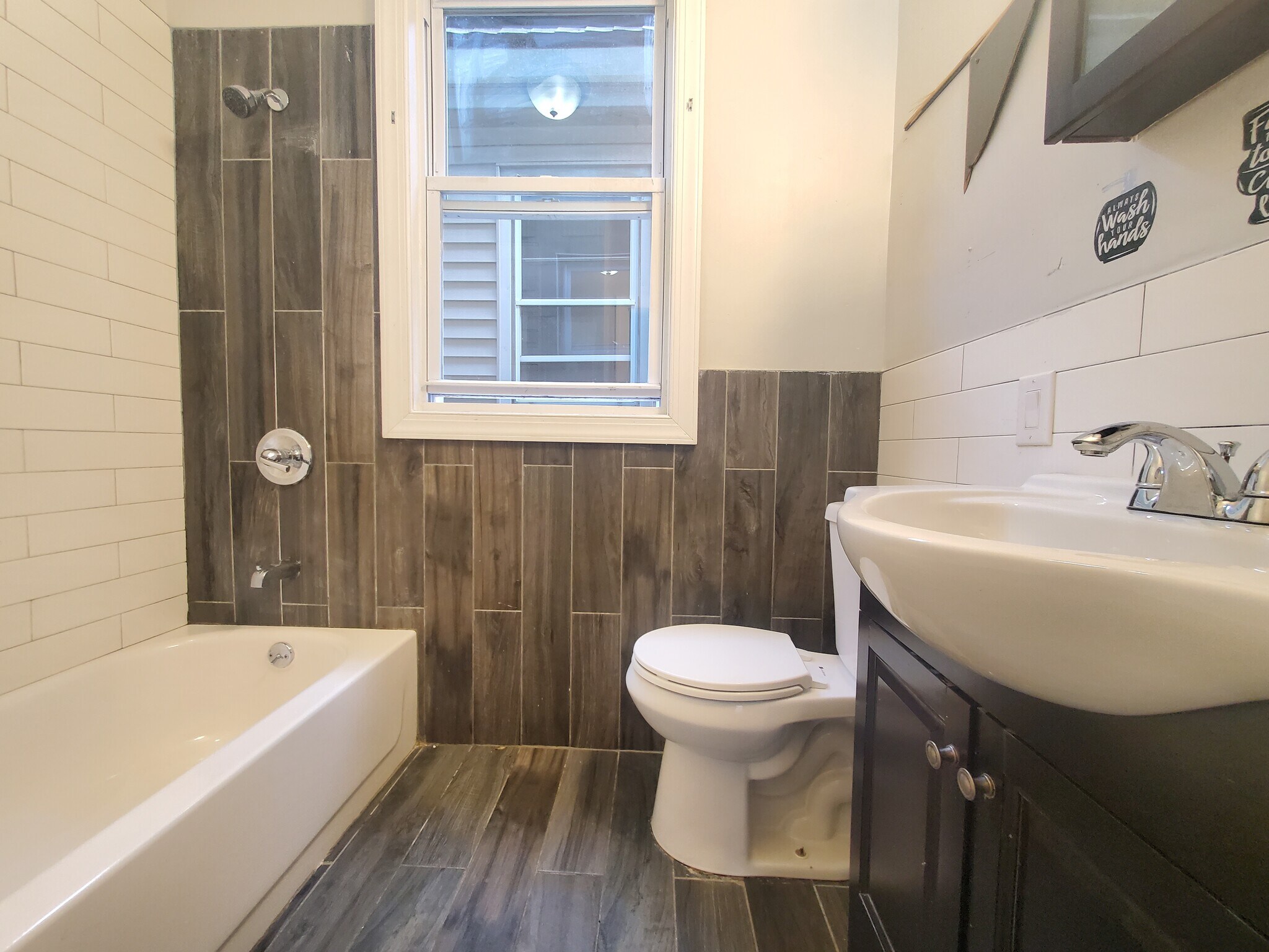 Building Photo - 221 Bayview Ave