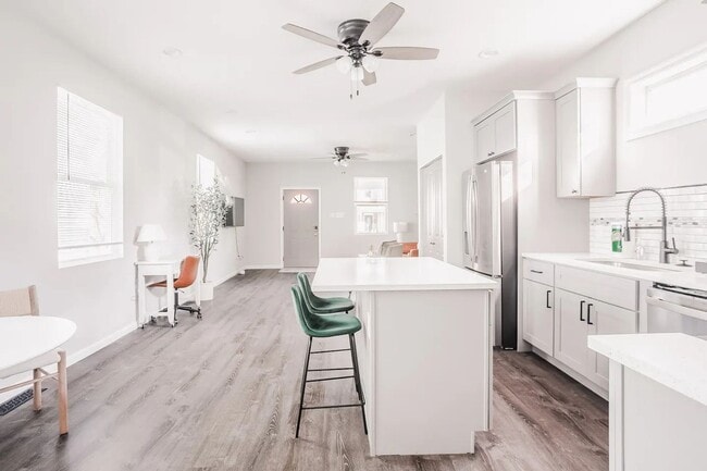 Building Photo - Private Unfurnished Single Family Home In ...