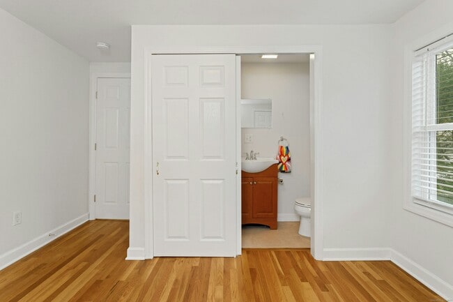 Building Photo - 119 Forest St