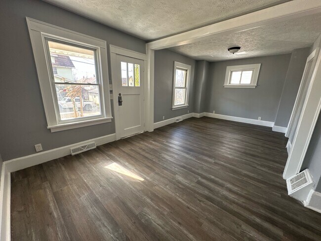 Building Photo - 2411 Indiana Way NE