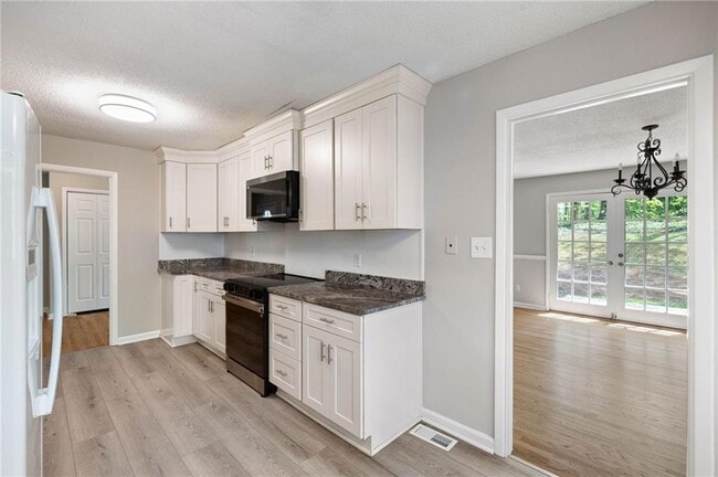 Building Photo - 86 Pioneer Trail