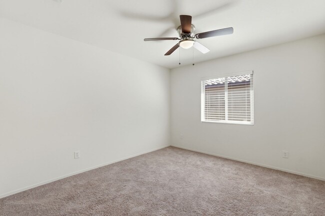 Building Photo - 4bedroom 2 bath single family home!