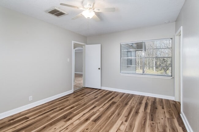 Building Photo - 1007 E Main St