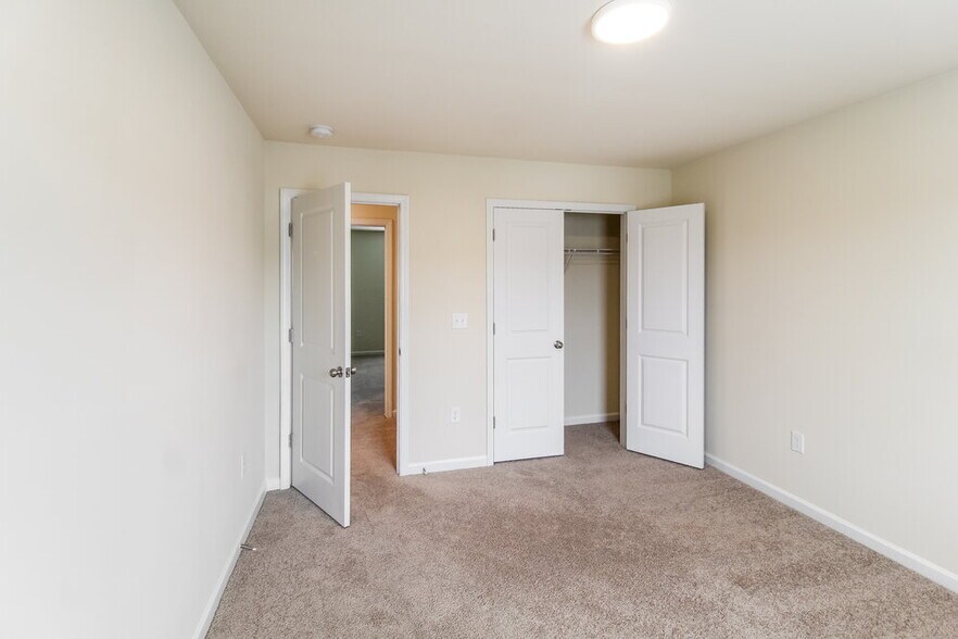 Building Photo - 295 Hamilton Pointe Dr