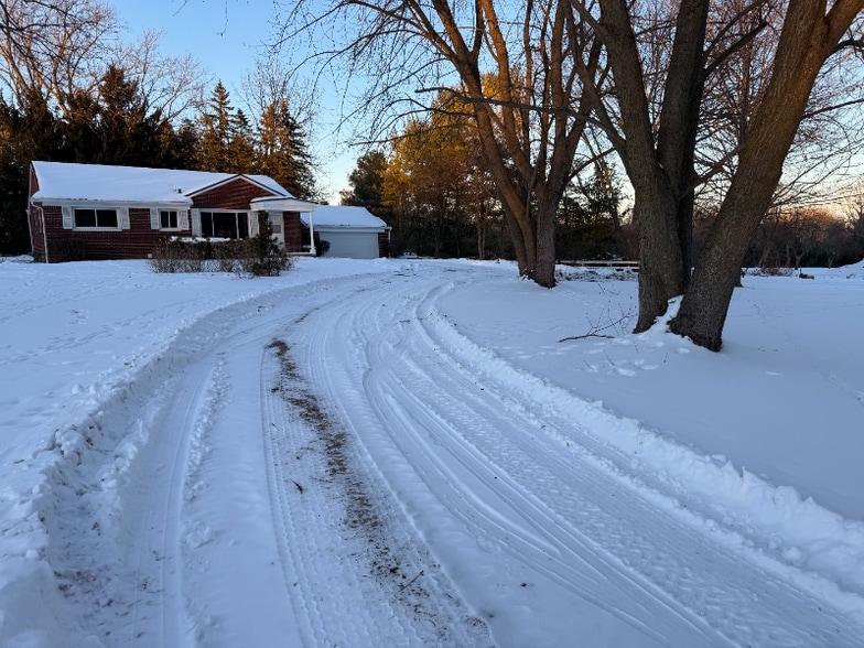 Building Photo - 8701 Brookville Rd