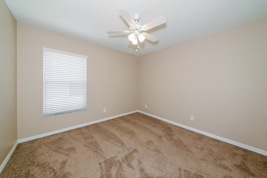 Building Photo - 10411 Lakeside Vista Dr