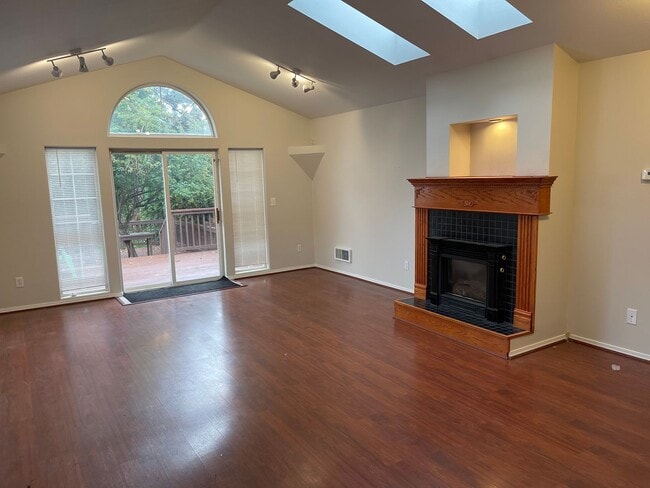 Building Photo - ***Half Off Move In Special***